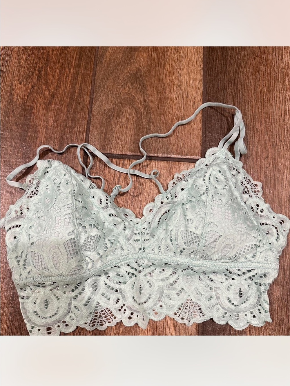 SO Scalloped Lace Bralette in Light Mint